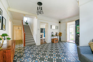 Entrance hall- click for photo gallery